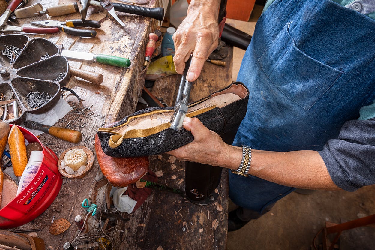 handcrafting-corral-boots