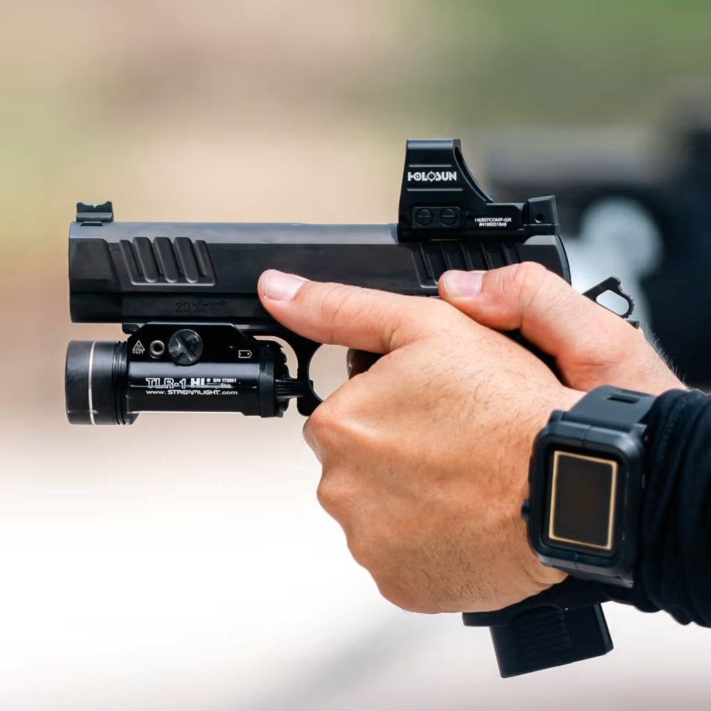 weapon light on staccato pistol